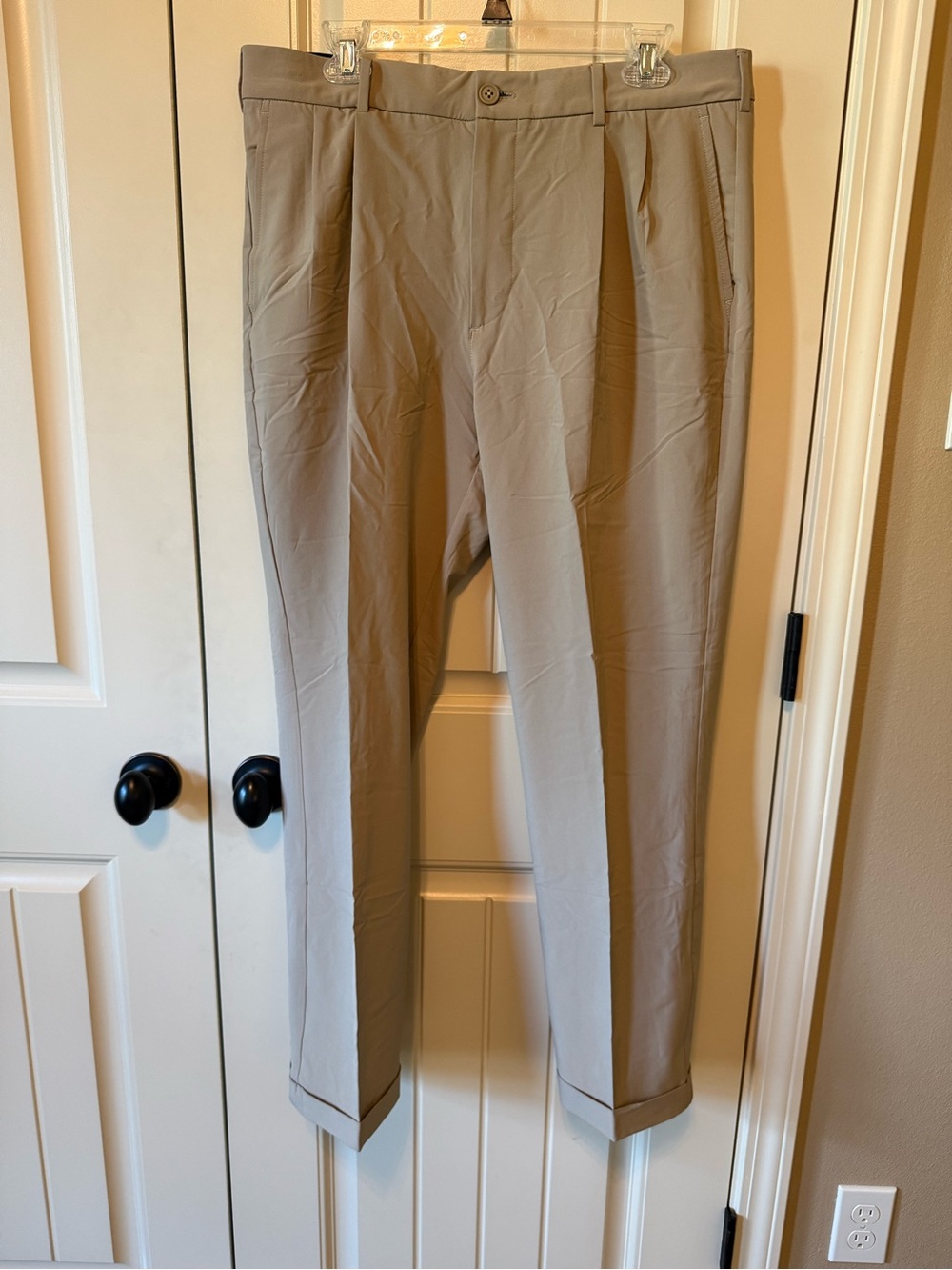 Roundtree & Yorke Dress Pants in Light Taupe